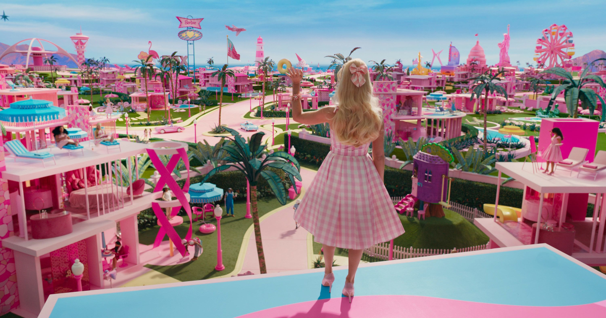 barbie saluta la folla di malibu - nerdface