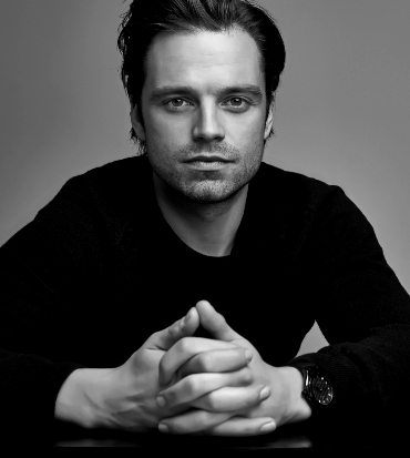 sebastian stan a mani incrociate - nerdface