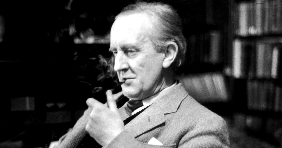 tolkien fuma la sua pipa - nerdface