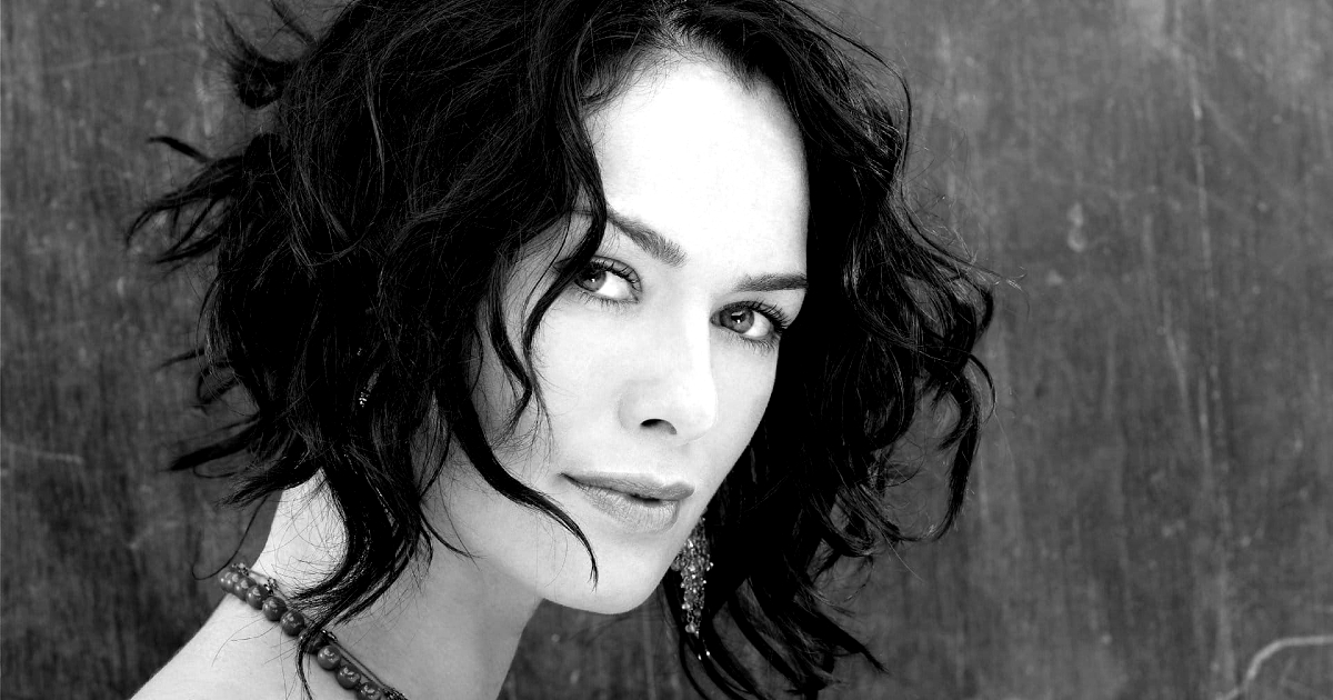 lena headey in un ritratto in bianco e nero - nerdface