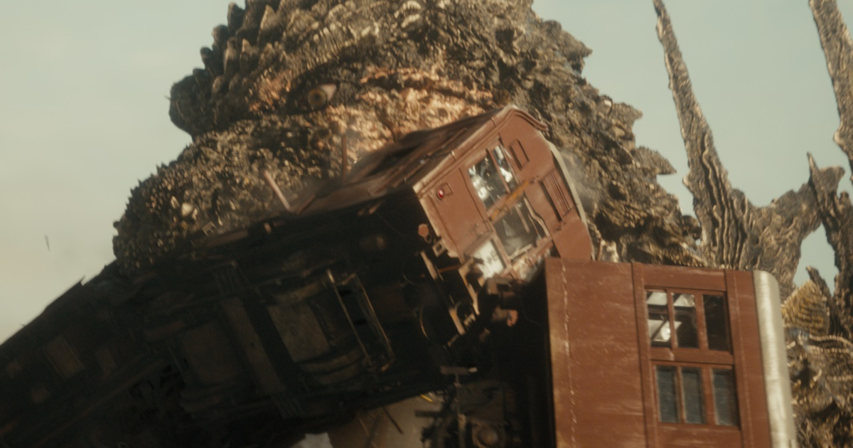 godzilla minus one mastica un vagone ferroviario - nerdface