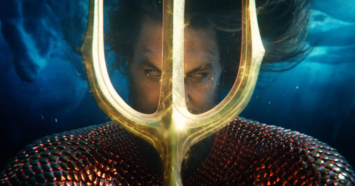 jason momoa dietro il tridente in aquaman e il regno perduto - nerdface