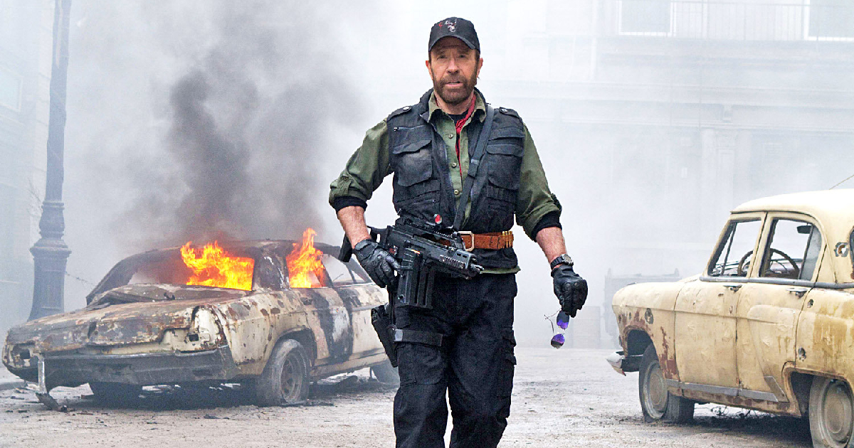 l'epico ingresso in scena di chuck norris in the expendables 2 - nerdface