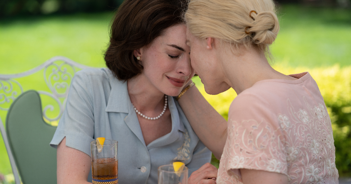 jessica chastain e anne hathaway in mothers instinct - nerdface