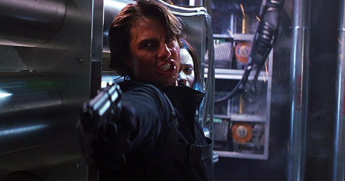 tom cruise imòugna una pistola in mission impossible 2 - nerdface