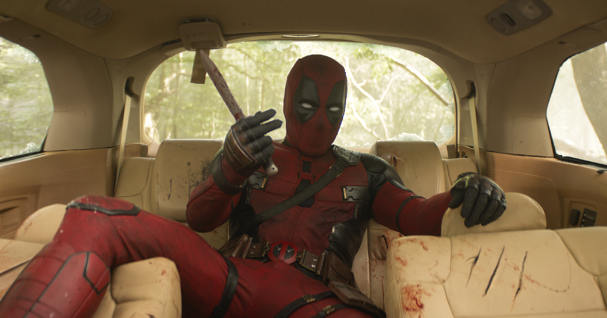deadpool è spaparanzato dentro una macchina e ci sono i segni della lotta con wolverine - nerdface