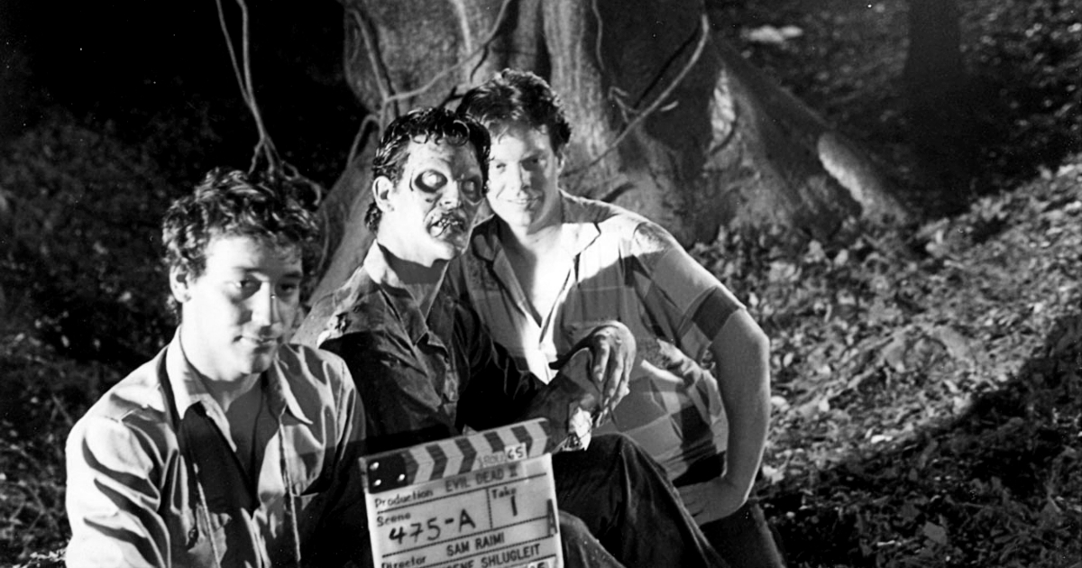 sam raimi sul set di evil dead insieme a bruce campbell - nerdface