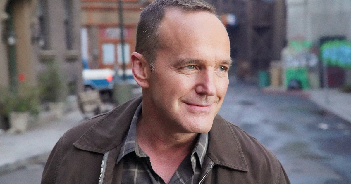 clark gregg sorride - nerdface