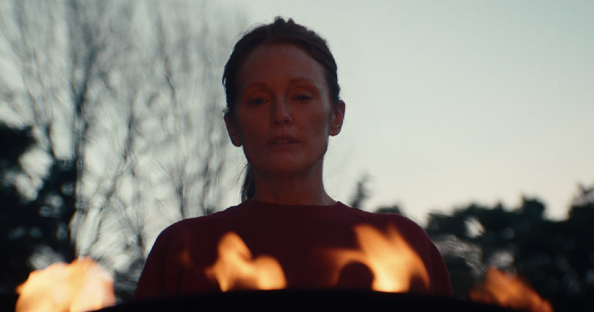 julianne moore osserva un fuoco nel trailer di echo valley - nerdface