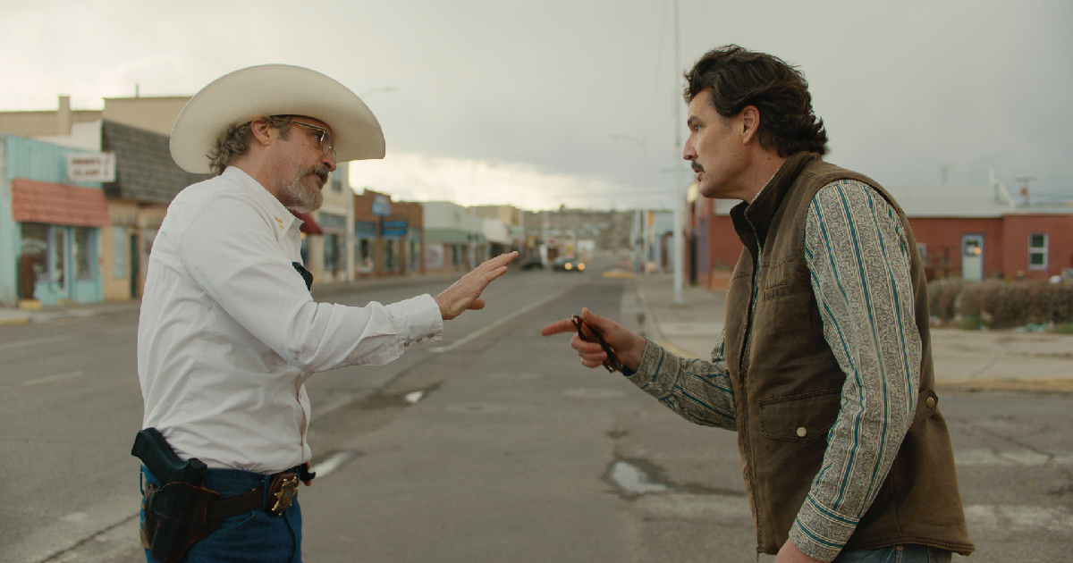 joaquin phoenix e pedro pascal discutono animatamente nel teaser trailer di eddington -