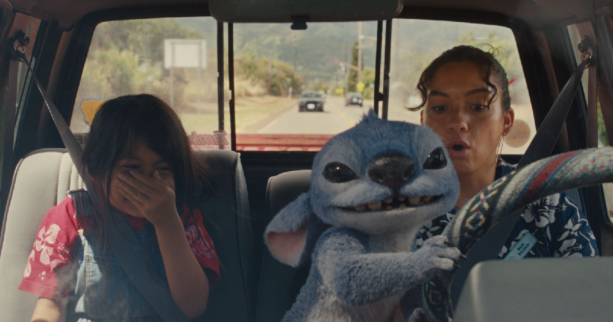 in lilo e stitch l'esperimento 626 guida una macchina - nerdface