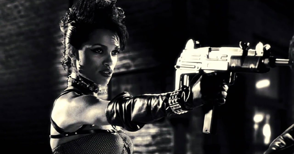 rosario dawson con un mitra in sin city - nerdface