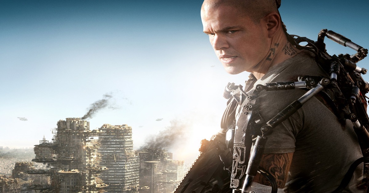 elysium-ricordati-da-dove-vieni-recensione matt damon in primo piano con un esoscheletro e sullo sfondo palazzi bombardati - nerdface