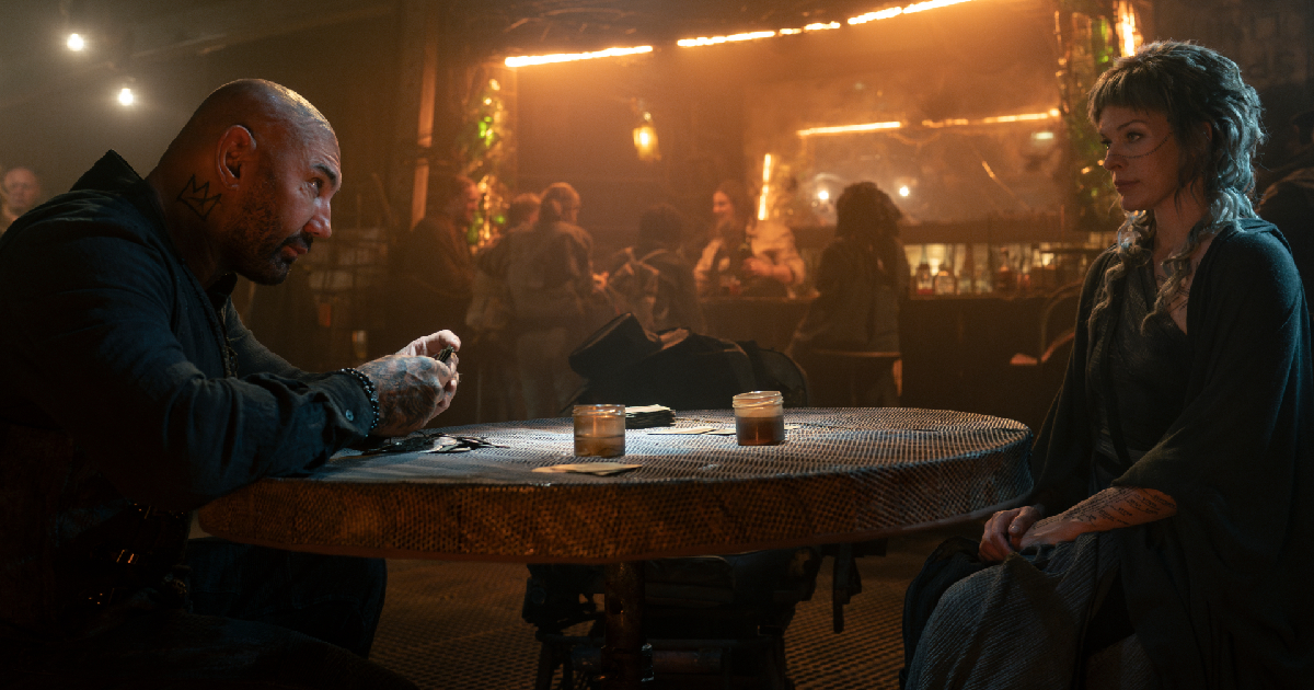 milla jovovich e dave bautista nel trailer di in the lost lands - nerdface