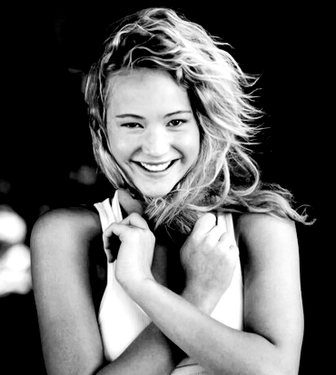 appside-jennifer-lawrence01 jennifer lawrence sorride in un ritratto in bianco e nero - nerdface