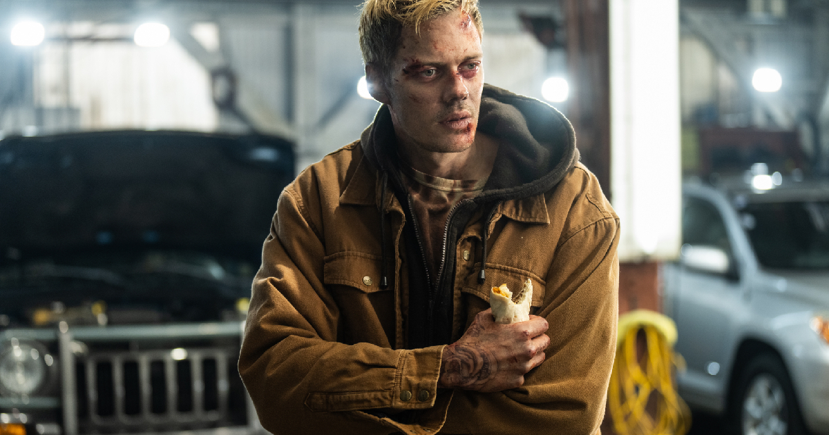 bill skarsgaard è ciancicato a dovere per girare locked - nerdface 