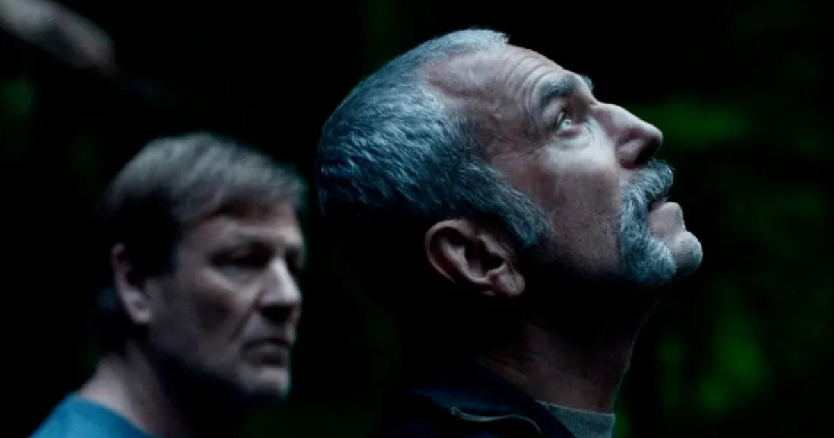 Primo piano di Daniel Day-Lewis con dietro Sean Bean - nerdface