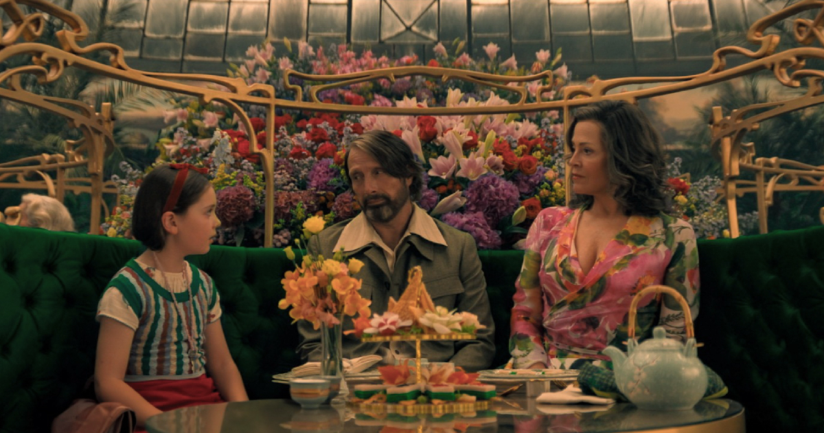 mads mikkelsen e sigourney weaver nel trailer di dust bunny - nerdface