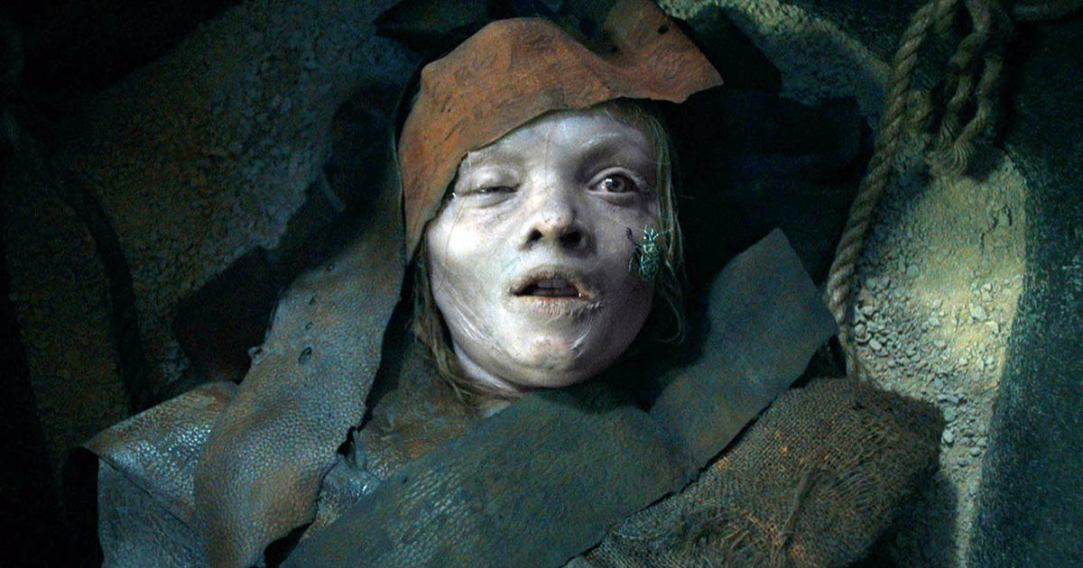 una bambina mummificata si risveglia - nerdface