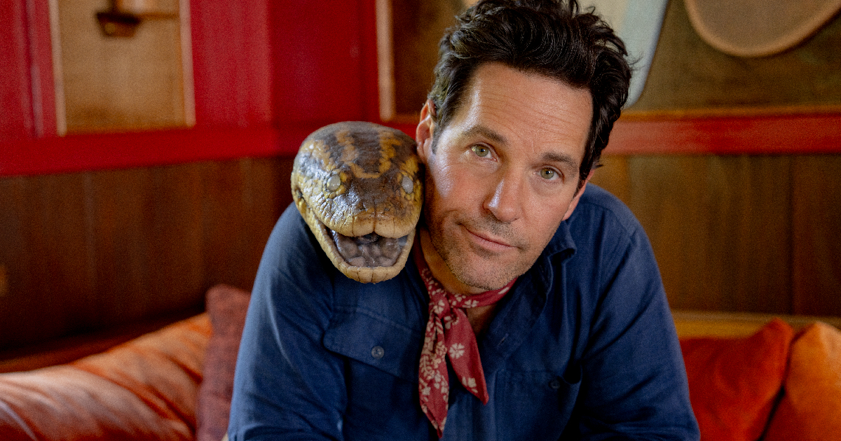 paul rudd ha la testa di un'anaconda poggiata sulla spalla - nerdface