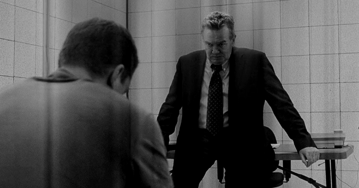 albert finney osserva matt damon in jason bourne - nerdface