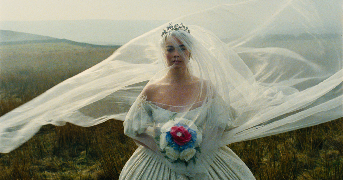 margot robbie vestita da sposa in cime tempestose - nerdface