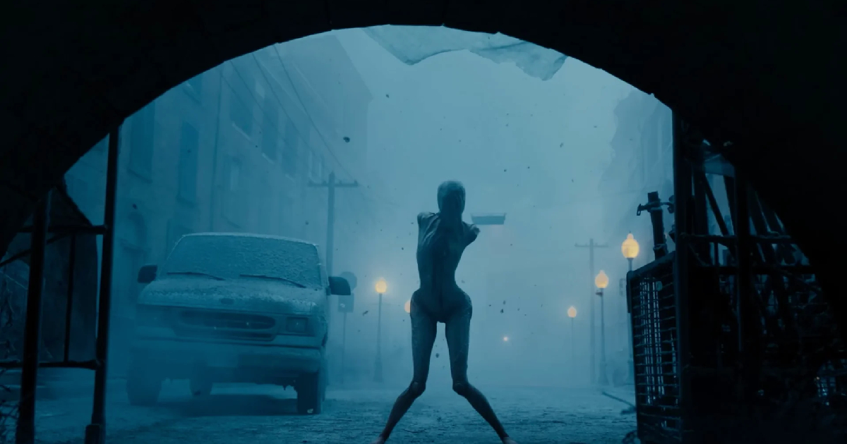 una creatura senza braccia di return to silent hill si affaccia in un tunnel - nerdface