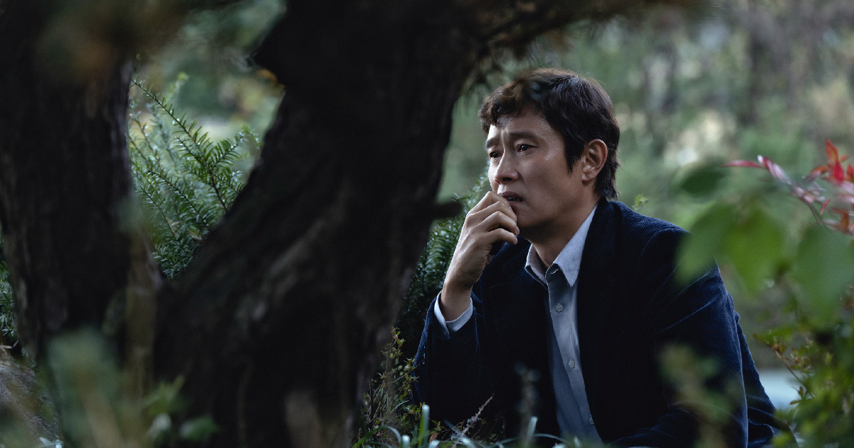 il protagonista di no other choice sembra assalito dai dubbi - nerdface