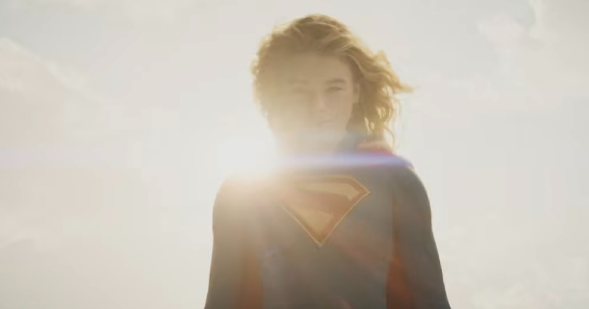 la protagonista di supergirl si staglia davanti il sole - nerdface