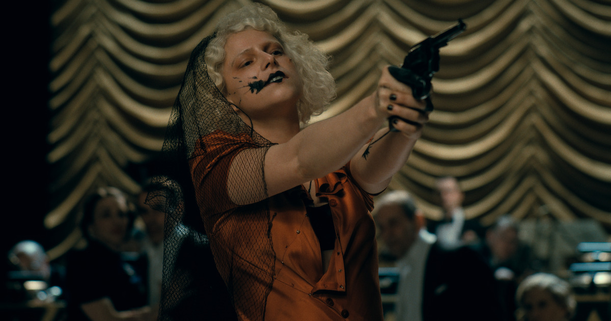 la sposa con un velo e delle macchie nere sul viso punta la pistol,a fuori dall'inquadratura - nerdface