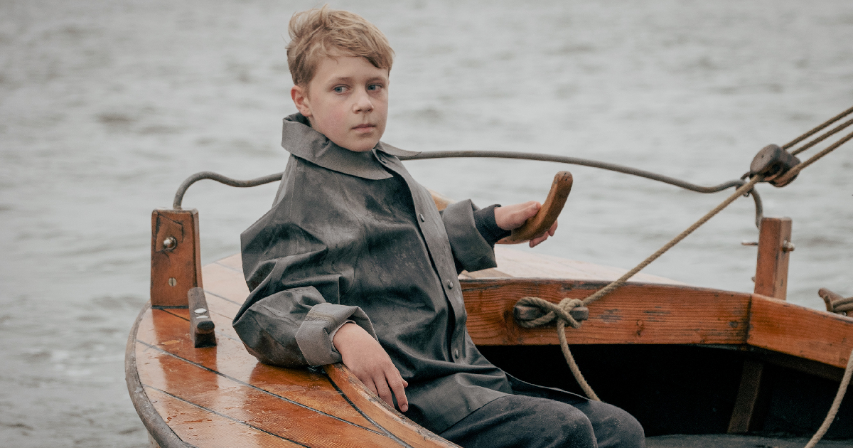 il protagonista de l'isola dei ricordi è su una piccola barca - nerdface