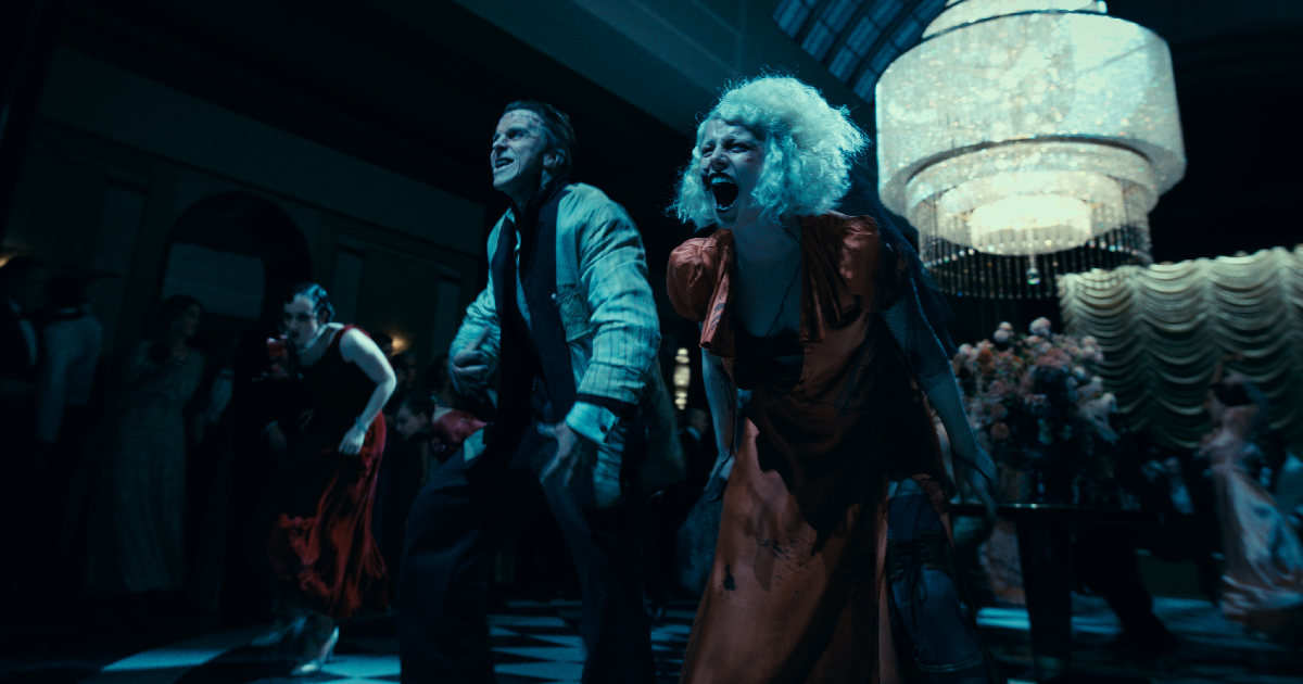 christian bale e jessie buckley urlano e ballano nel film la sposa! - nerdface