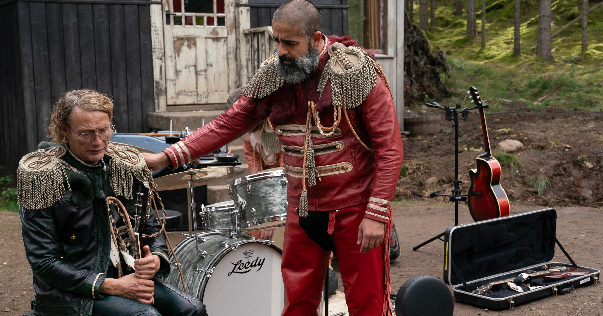 in mio fratello è n vichingo mads mikkelsen è vestito da beatles - nerdface