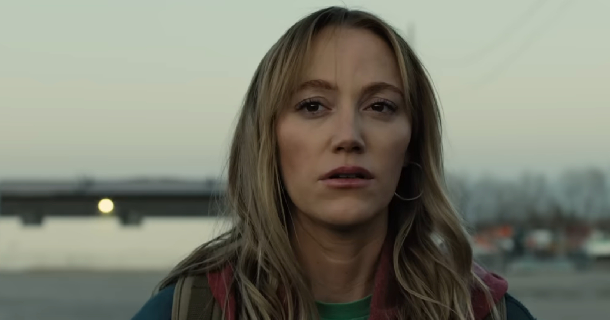 la protagonista di reminders of him guarda all'orizzonte - nerdface