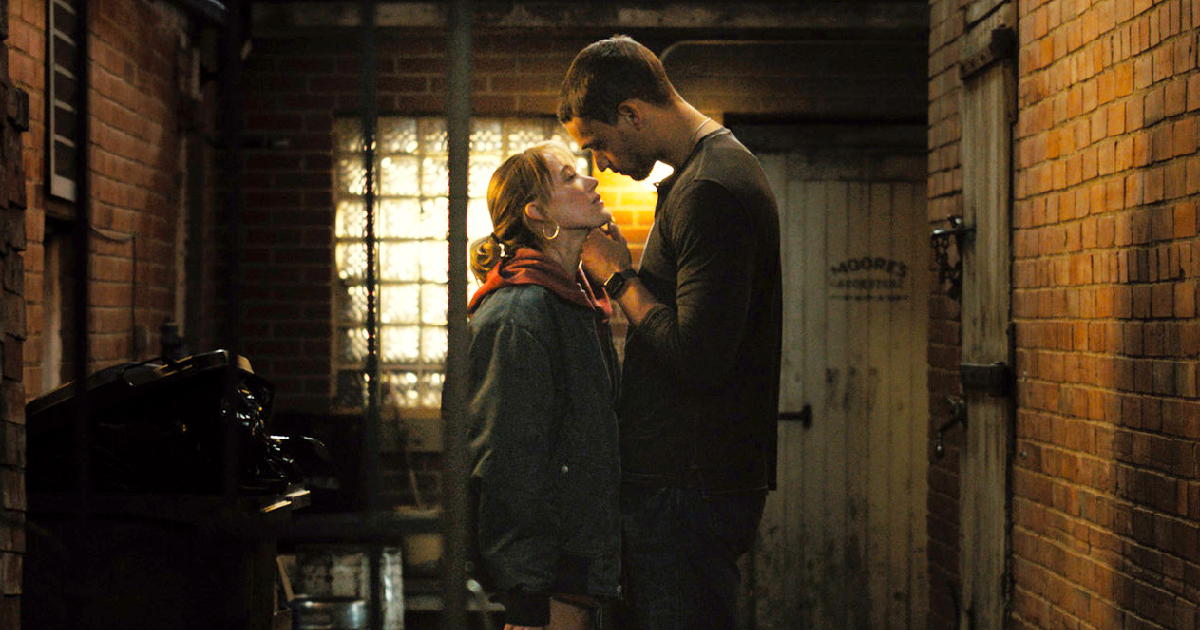 la protagonista di reminders of him sta per baciare un ragazzo - nerdface