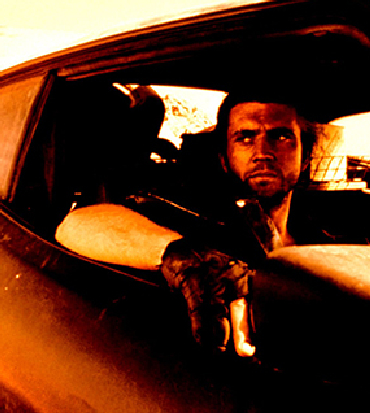 mel gibson alla guida della interceptor in mad max 2 - nerdface