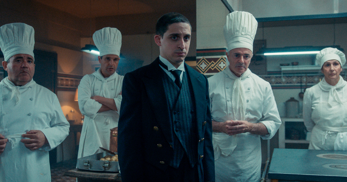 i cuochi in cucina in a cena con il dittatore - nerdface