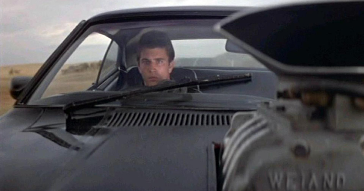 mad max è a bordo dell'interceptor nel primo film della saga - nerdface