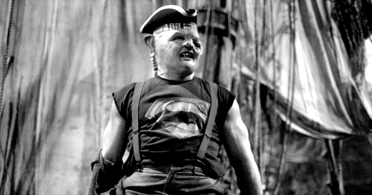 superslot con la maglietta di superman nei goonies di richard donner - nerdface