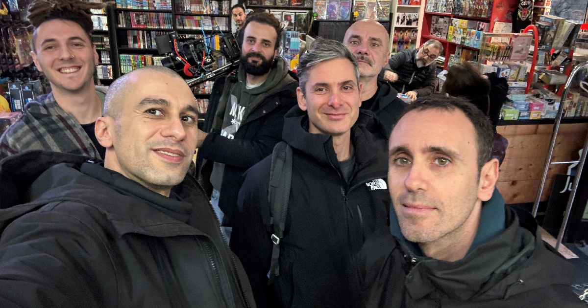 zerocalcare e tanti altri fumettisti in posa per generazione fumetto - nerdface