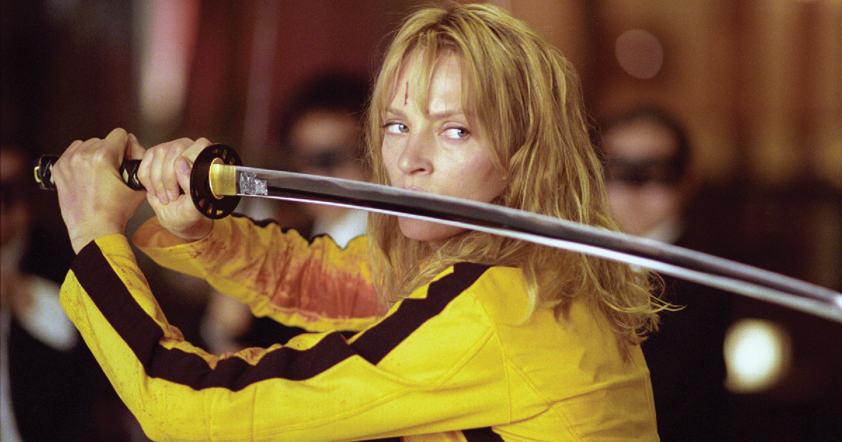 uma thurman imbraccia la katana in kill bill the whole bloody affair - nerdface