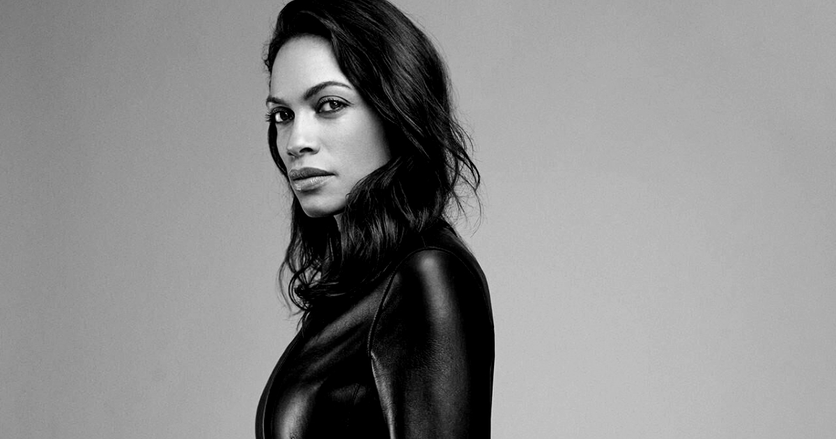 rosario dawson in un ritratto in bianco e nero - nerdface
