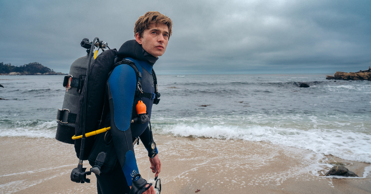 il protagonista di whalefall sta per tuffarsi nel mare nel teaser trailer - nerdface