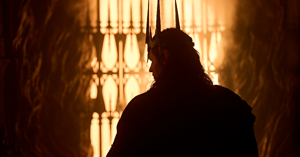 sauron di spalle nel trailer della terza stagione de gli anelli del potere - nerdface