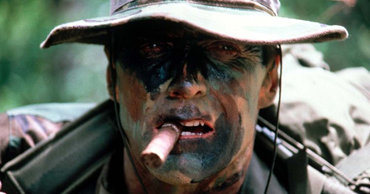clint eastwood in mimetica e sigaro cubano nel film gunny heartbreak ridge - nerdface