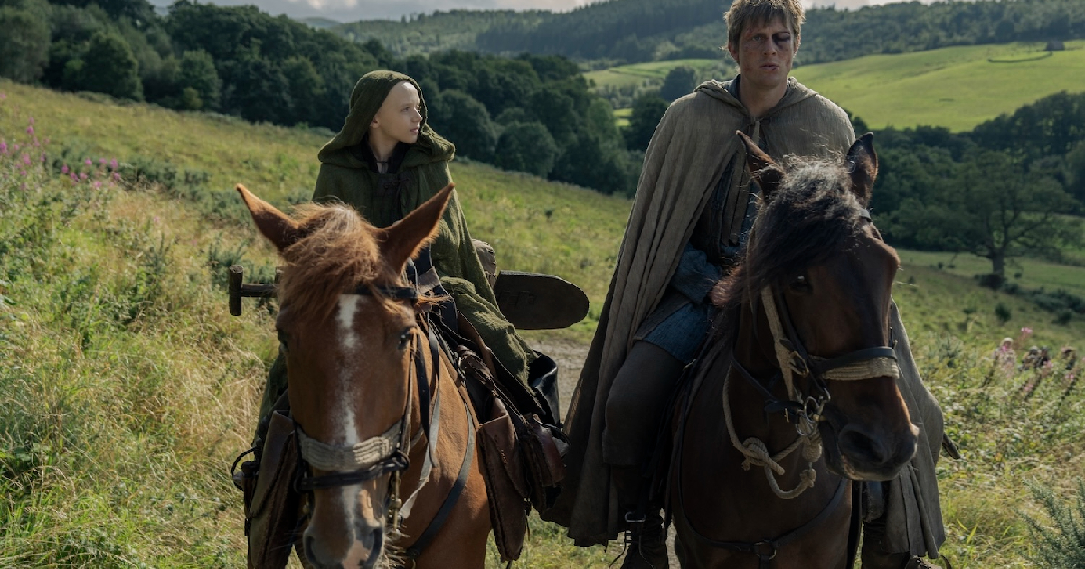 i due protagonisti di a knight of the seven kingdoms sono acciaccati a cavallo - nerdface