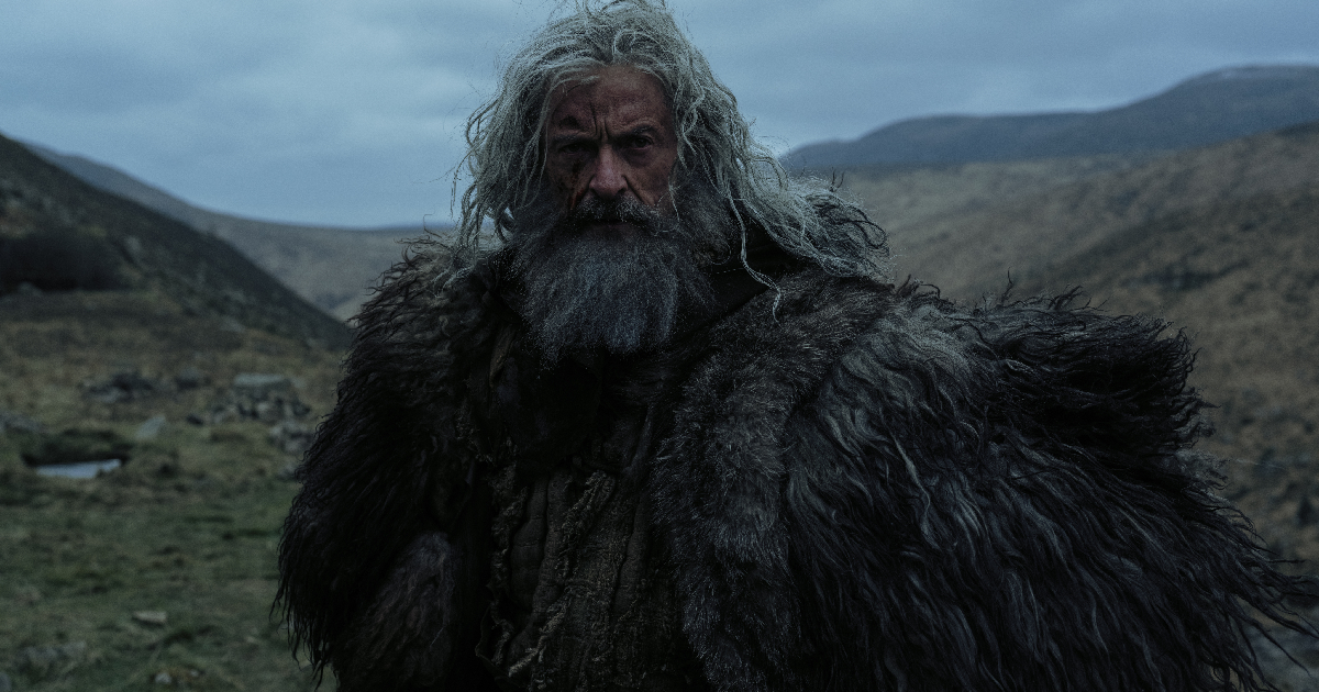 hugh jackman è l'anziano robin hood de il prezzo del sangue - nerdface
