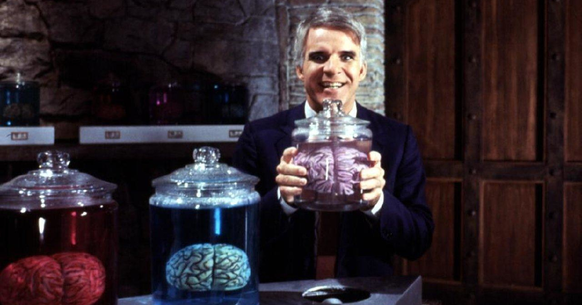 steve martin solleva una teca con dentro un cervello - nerdface