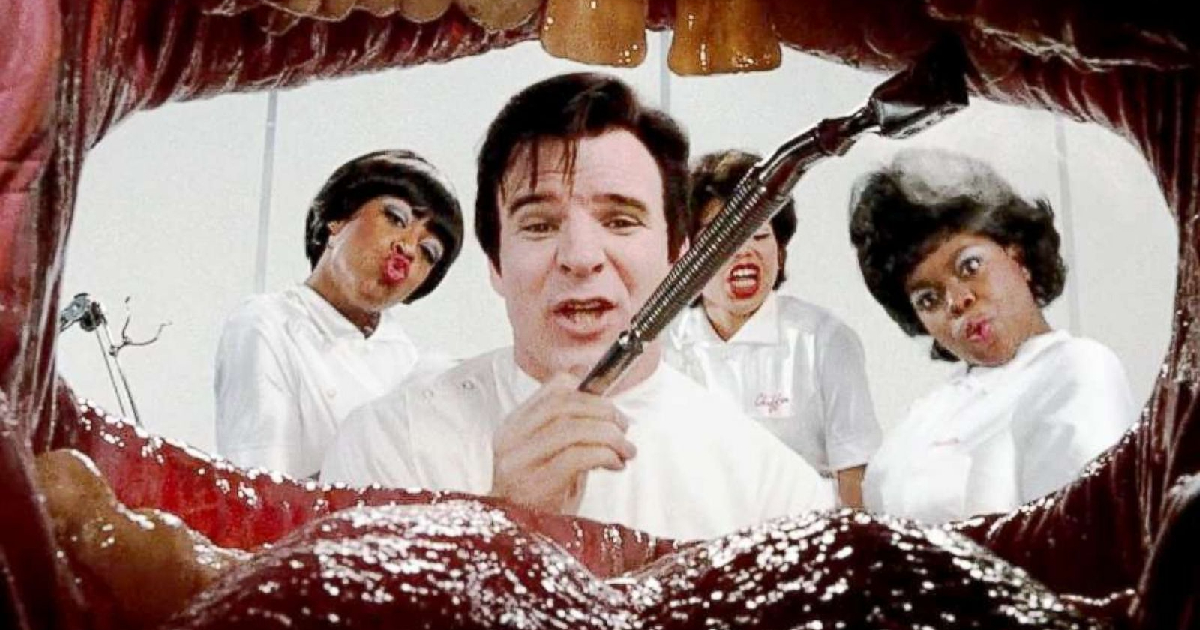 steve martin è il dentista diabolico della piccola bottega degli orrori - nerdface