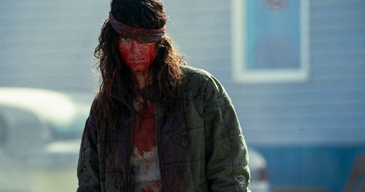 adria arjona insanguinata nel trailer di onslaught - nerdface